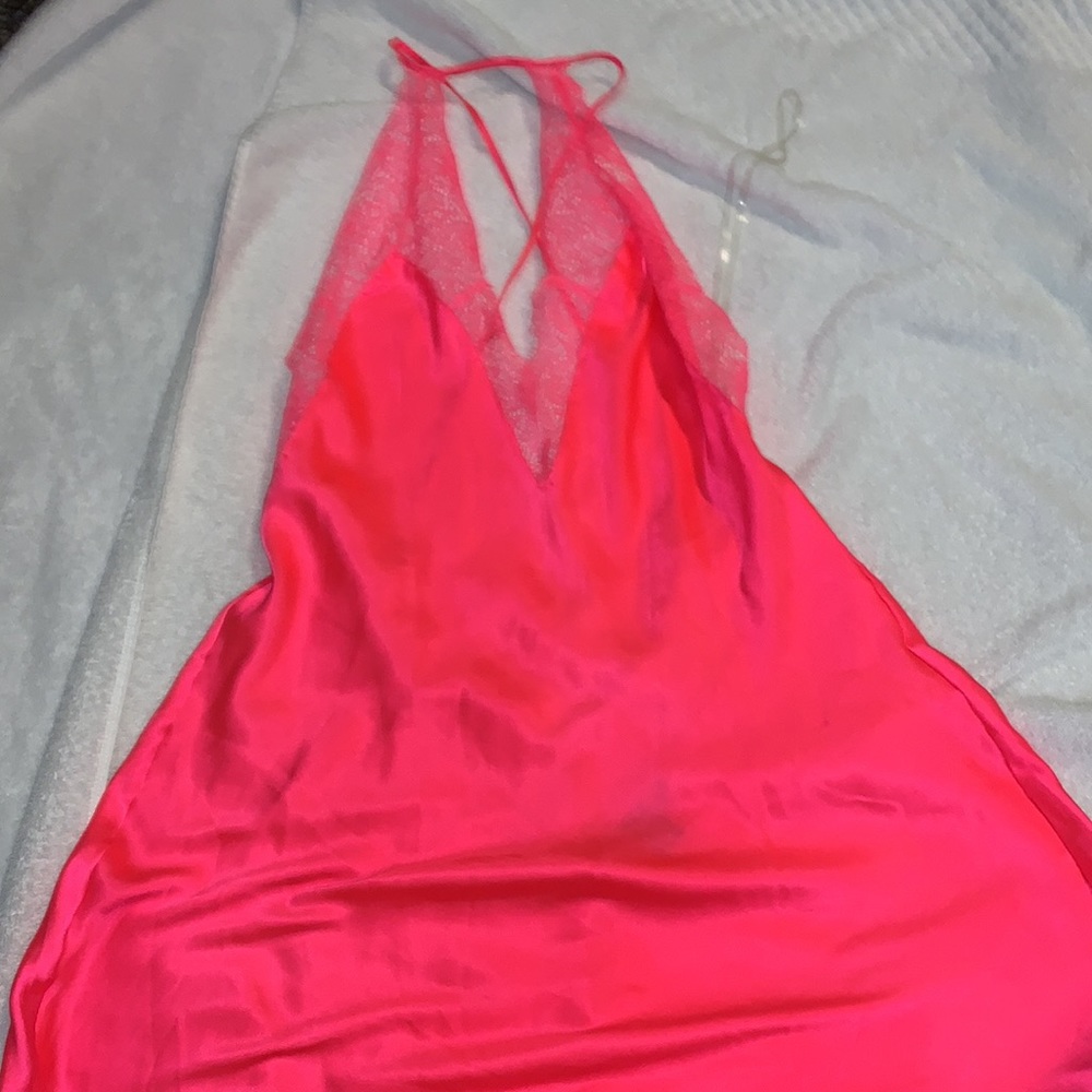 VS CORAL/PINK SATIN CHEMISE MEDIUM